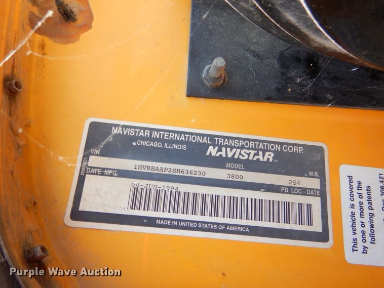 image for item FC9833 1995 International 3800 school bus