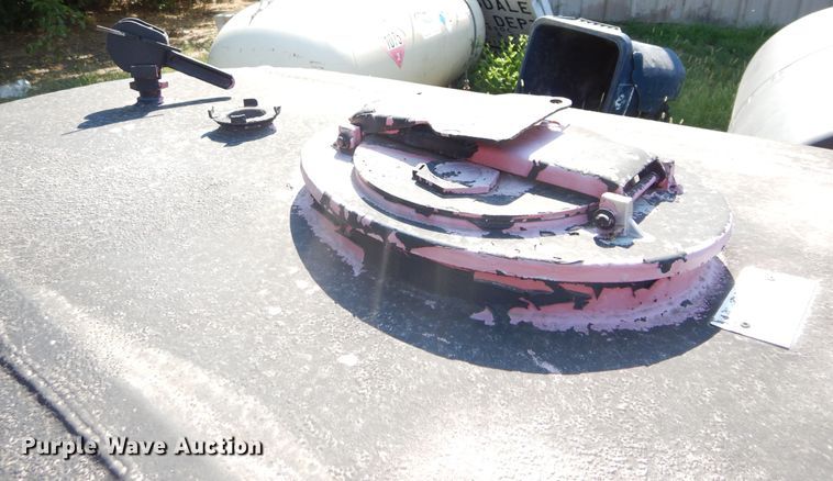 image for item FI9976 (2) fuel tanks