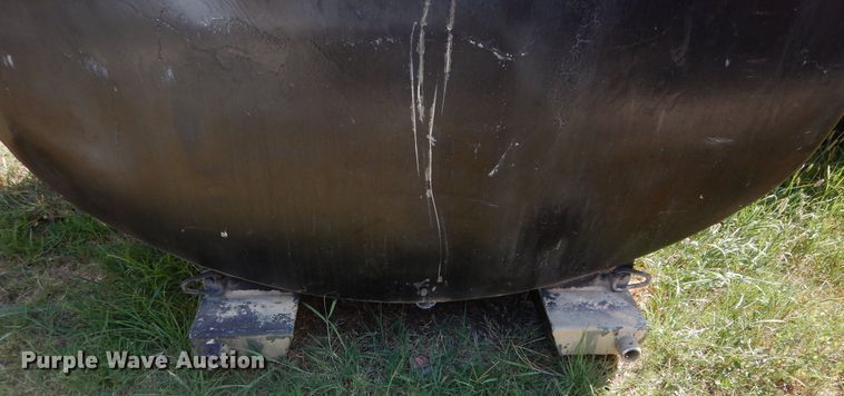 image for item FI9976 (2) fuel tanks