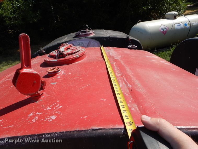 image for item FI9976 (2) fuel tanks