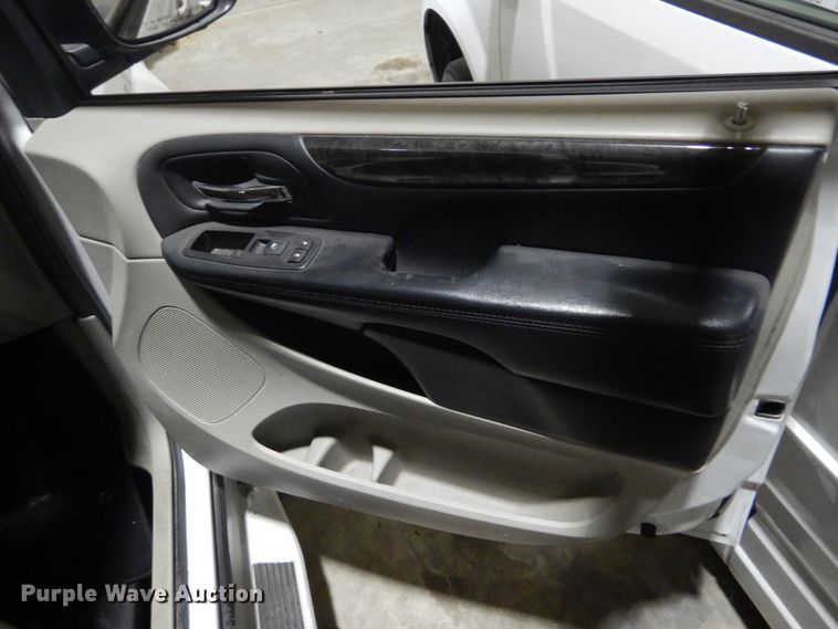 image for item FT9360 2014 Dodge Grand Caravan van