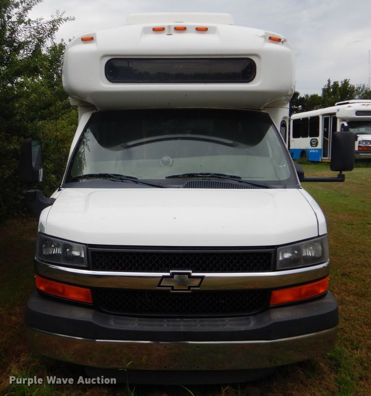 image for item FT9362 2010 Chevrolet Express G4500 shuttle bus