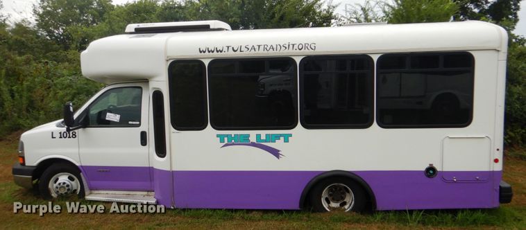 image for item FT9362 2010 Chevrolet Express G4500 shuttle bus