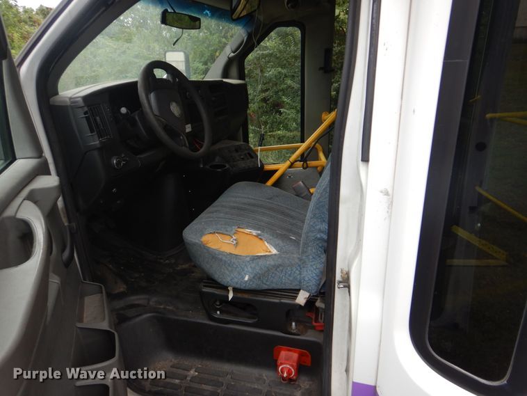 image for item FT9362 2010 Chevrolet Express G4500 shuttle bus