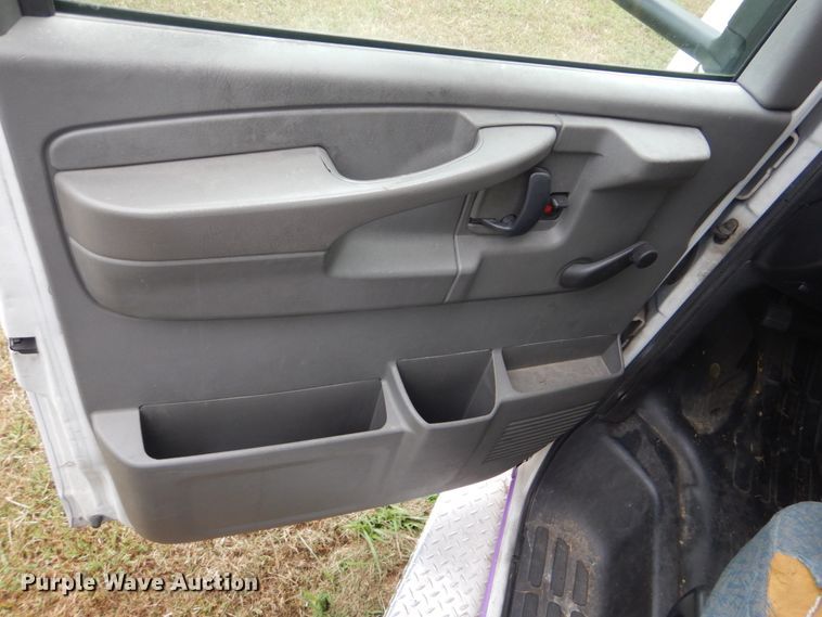 image for item FT9362 2010 Chevrolet Express G4500 shuttle bus