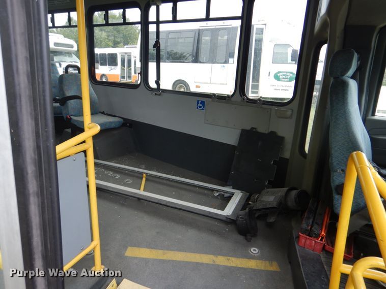 image for item FT9362 2010 Chevrolet Express G4500 shuttle bus