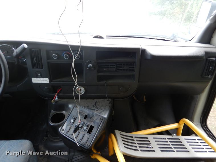 image for item FT9362 2010 Chevrolet Express G4500 shuttle bus