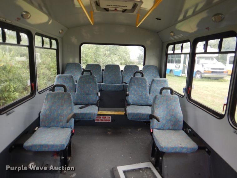 image for item FT9362 2010 Chevrolet Express G4500 shuttle bus