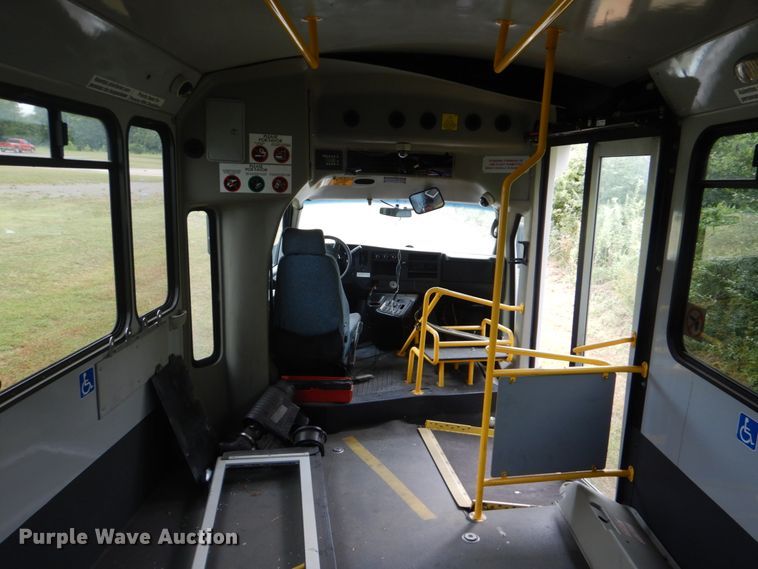 image for item FT9362 2010 Chevrolet Express G4500 shuttle bus