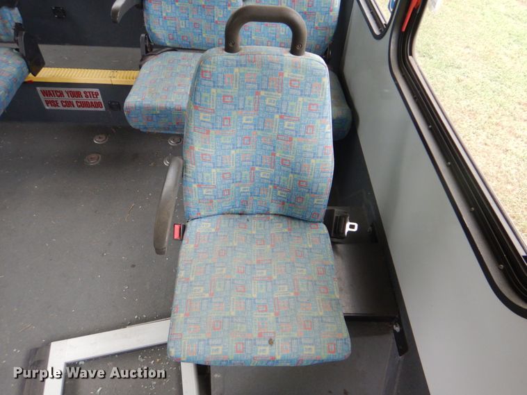 image for item FT9362 2010 Chevrolet Express G4500 shuttle bus