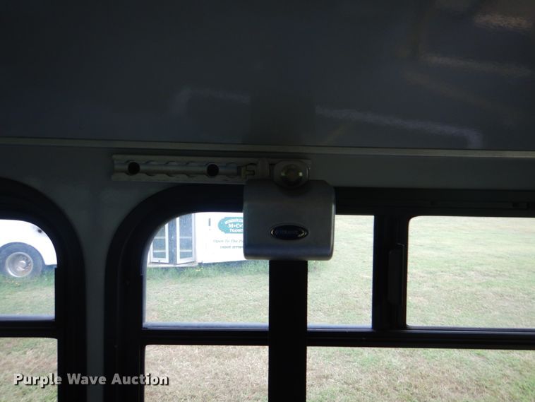 image for item FT9362 2010 Chevrolet Express G4500 shuttle bus