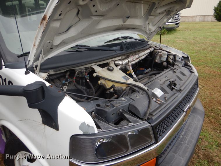 image for item FT9362 2010 Chevrolet Express G4500 shuttle bus