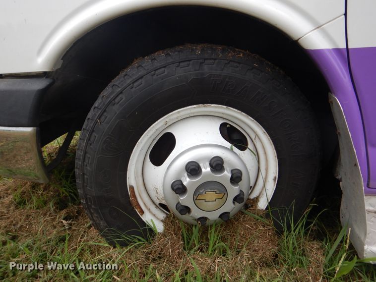 image for item FT9362 2010 Chevrolet Express G4500 shuttle bus