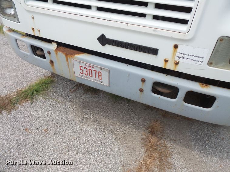 1998 International 4700 box truck in Des Moines, IA | Item FU9279 sold |  Purple Wave