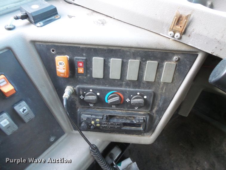 image for item FU9300 2005 Freightliner FS65 Thomas school bus