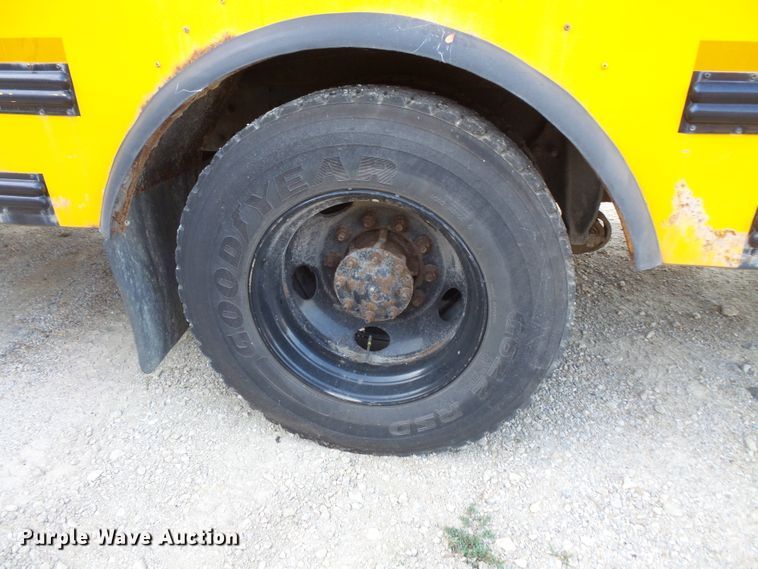 image for item FU9300 2005 Freightliner FS65 Thomas school bus