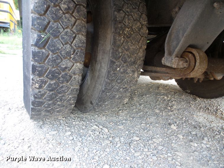 image for item FU9300 2005 Freightliner FS65 Thomas school bus