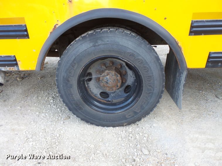 image for item FU9300 2005 Freightliner FS65 Thomas school bus