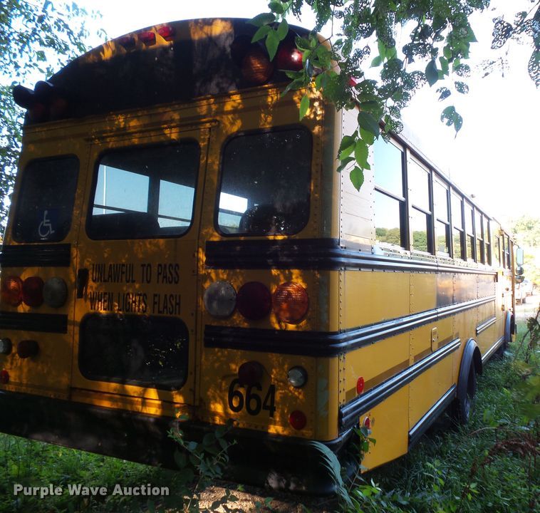 image for item FU9302 2003 Thomas Built Saf-T-Liner MVP EF school bus