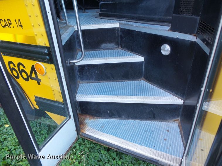 image for item FU9302 2003 Thomas Built Saf-T-Liner MVP EF school bus