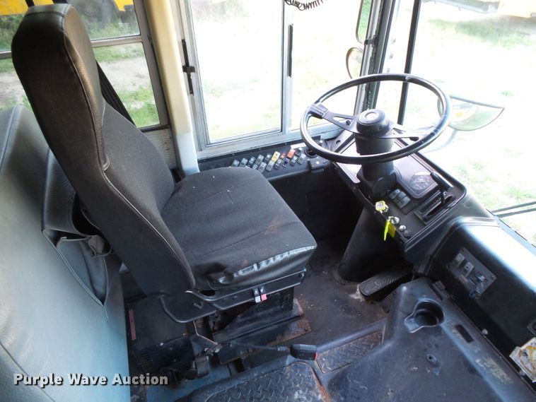 image for item FU9302 2003 Thomas Built Saf-T-Liner MVP EF school bus