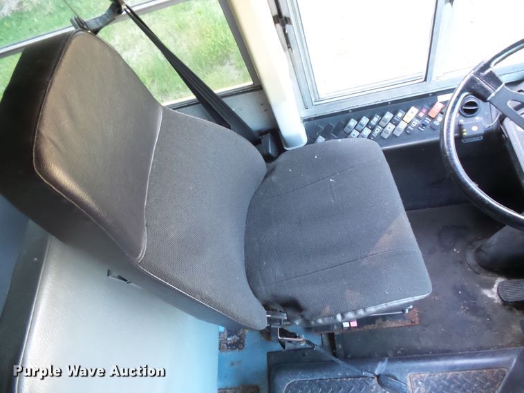 image for item FU9302 2003 Thomas Built Saf-T-Liner MVP EF school bus