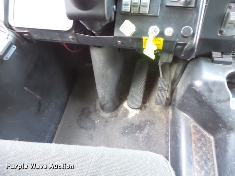 image for item FU9302 2003 Thomas Built Saf-T-Liner MVP EF school bus