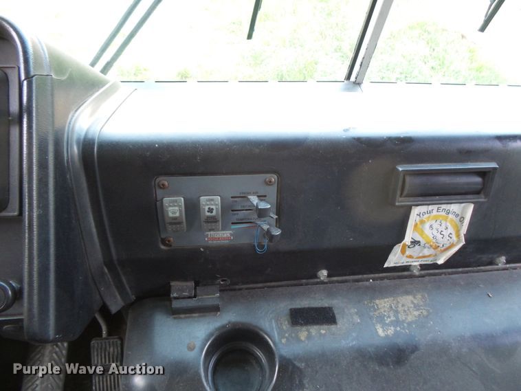 image for item FU9302 2003 Thomas Built Saf-T-Liner MVP EF school bus