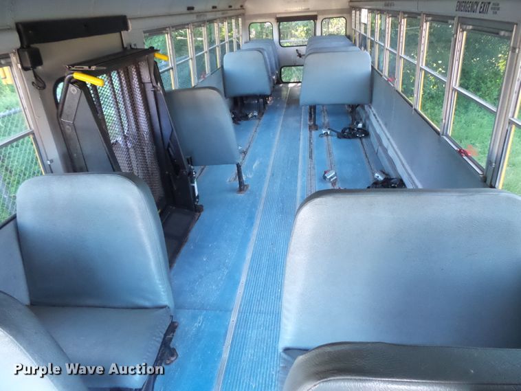 image for item FU9302 2003 Thomas Built Saf-T-Liner MVP EF school bus