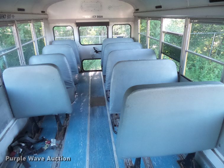 image for item FU9302 2003 Thomas Built Saf-T-Liner MVP EF school bus