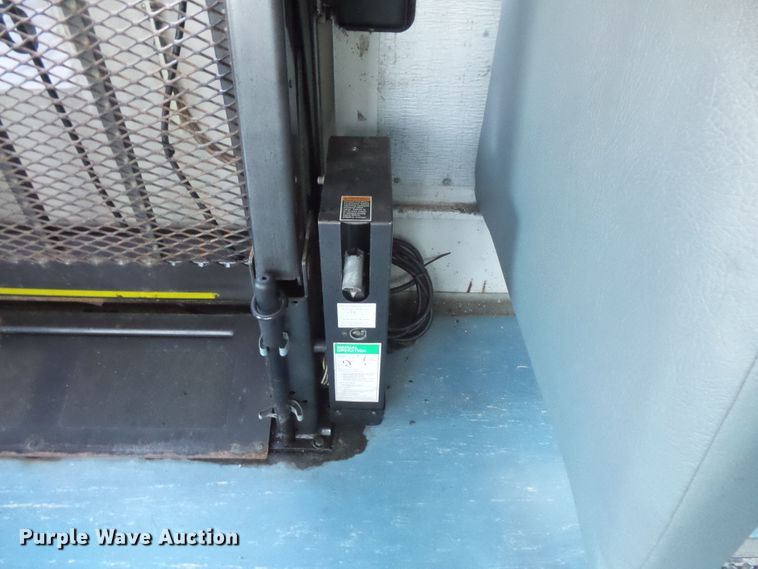 image for item FU9302 2003 Thomas Built Saf-T-Liner MVP EF school bus