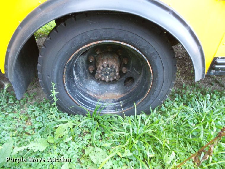 image for item FU9302 2003 Thomas Built Saf-T-Liner MVP EF school bus