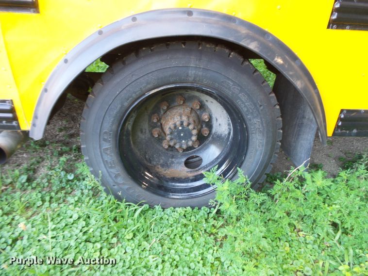 image for item FU9302 2003 Thomas Built Saf-T-Liner MVP EF school bus