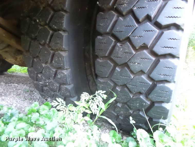 image for item FU9302 2003 Thomas Built Saf-T-Liner MVP EF school bus