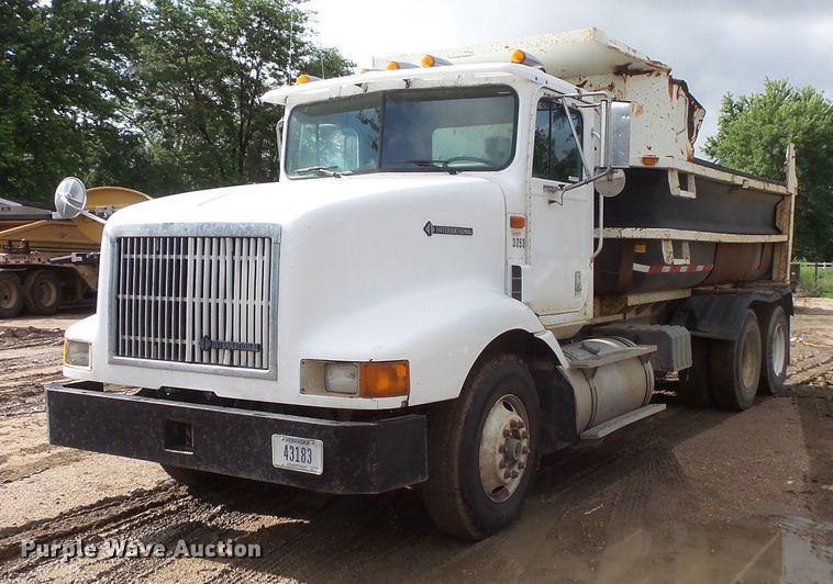 image for item FU9334 1995 International 9200 dump truck