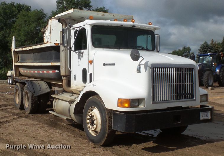 image for item FU9334 1995 International 9200 dump truck