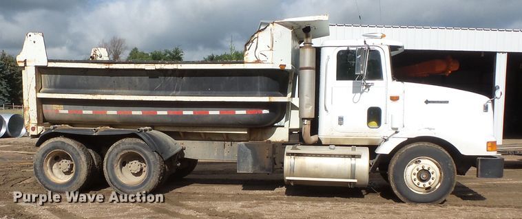 image for item FU9334 1995 International 9200 dump truck