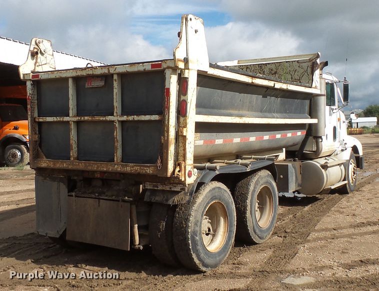 image for item FU9334 1995 International 9200 dump truck