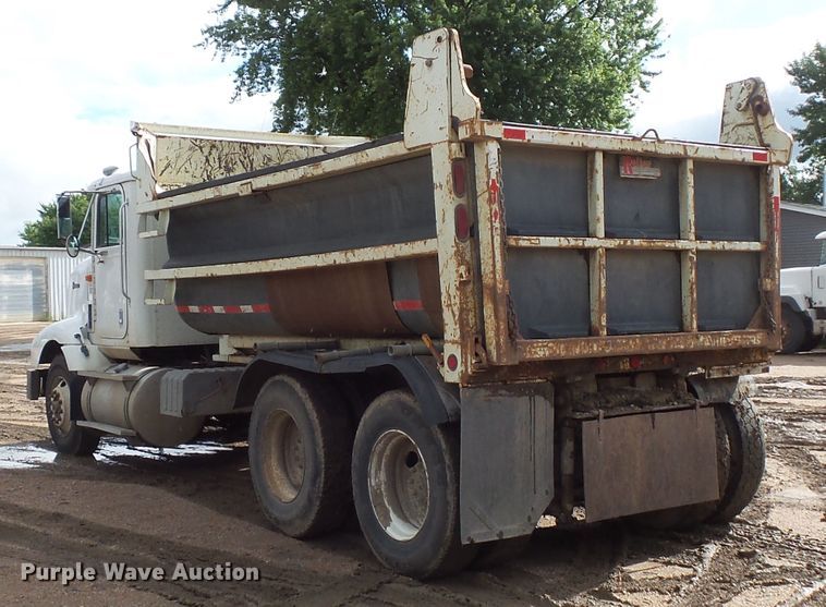 image for item FU9334 1995 International 9200 dump truck