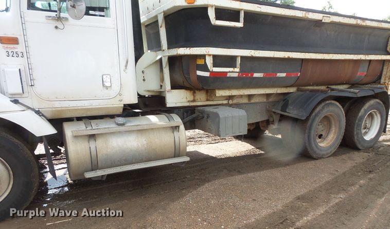 image for item FU9334 1995 International 9200 dump truck
