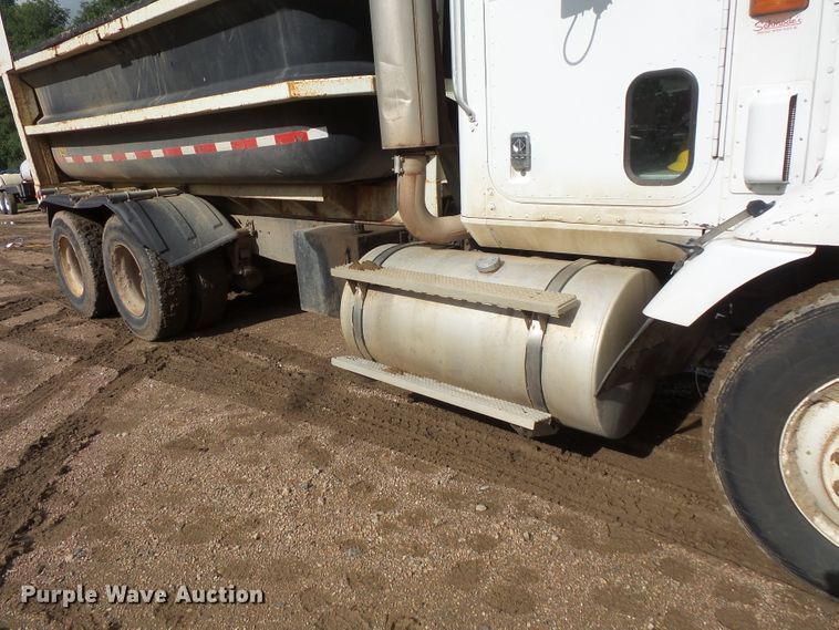 image for item FU9334 1995 International 9200 dump truck