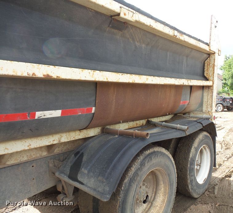 image for item FU9334 1995 International 9200 dump truck