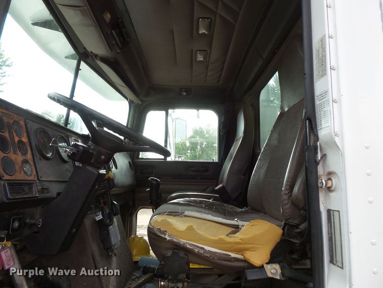 image for item FU9334 1995 International 9200 dump truck