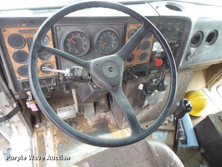 image for item FU9334 1995 International 9200 dump truck