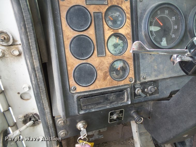 image for item FU9334 1995 International 9200 dump truck