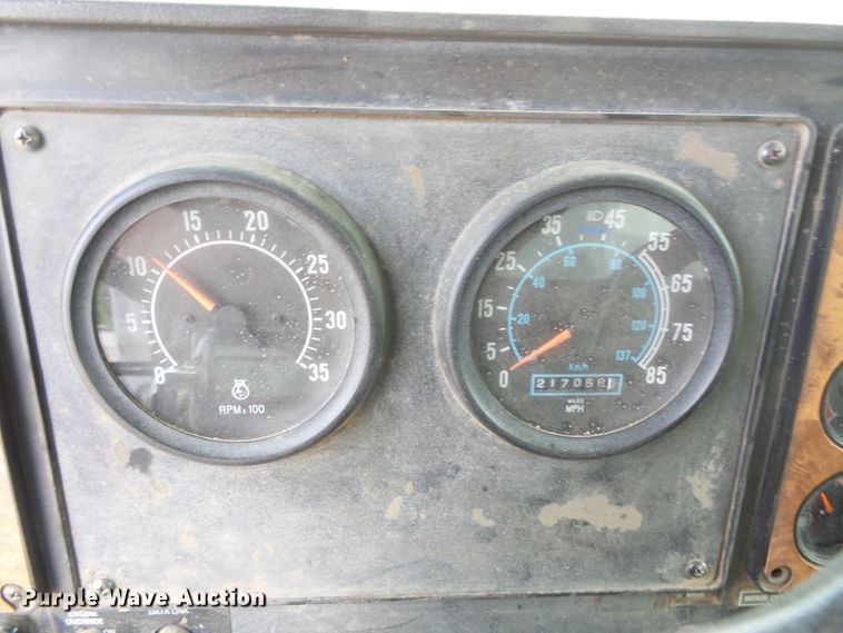 image for item FU9334 1995 International 9200 dump truck