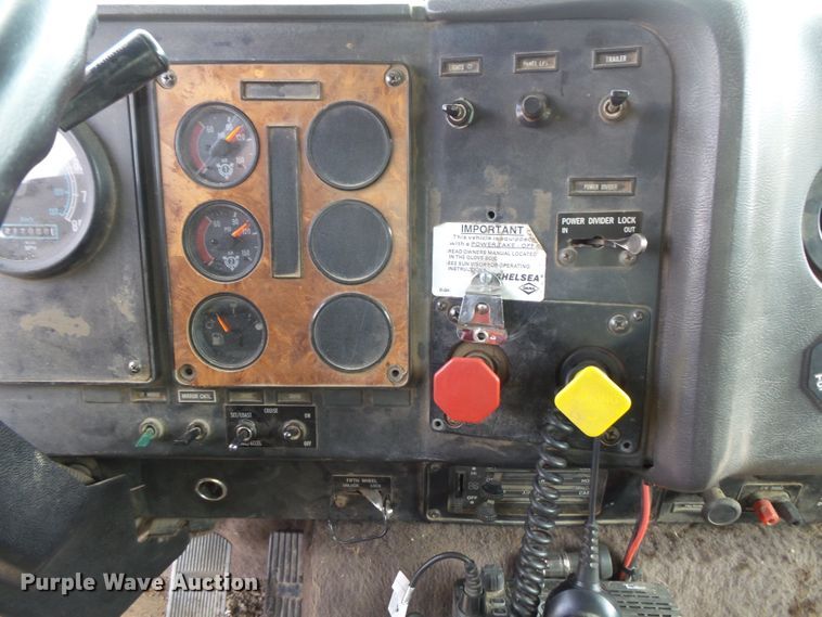 image for item FU9334 1995 International 9200 dump truck