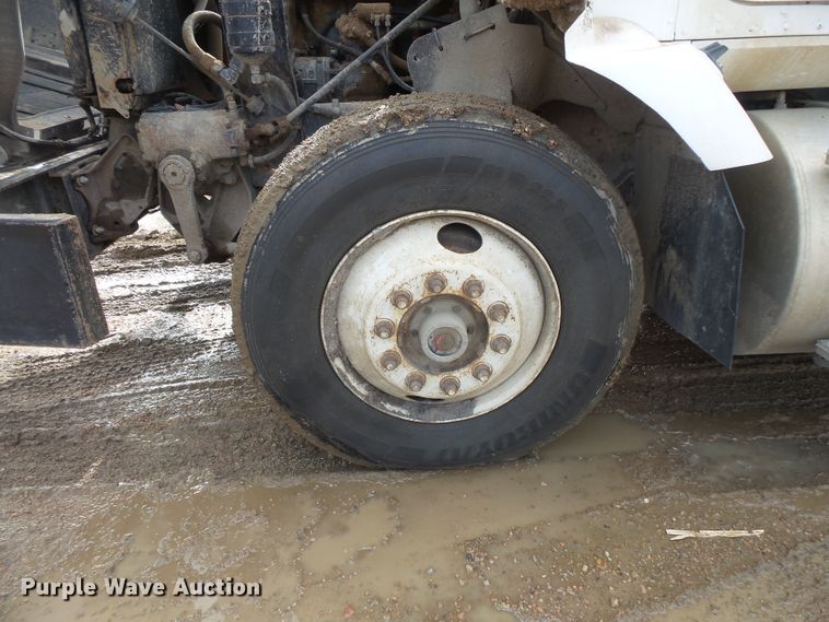 image for item FU9334 1995 International 9200 dump truck