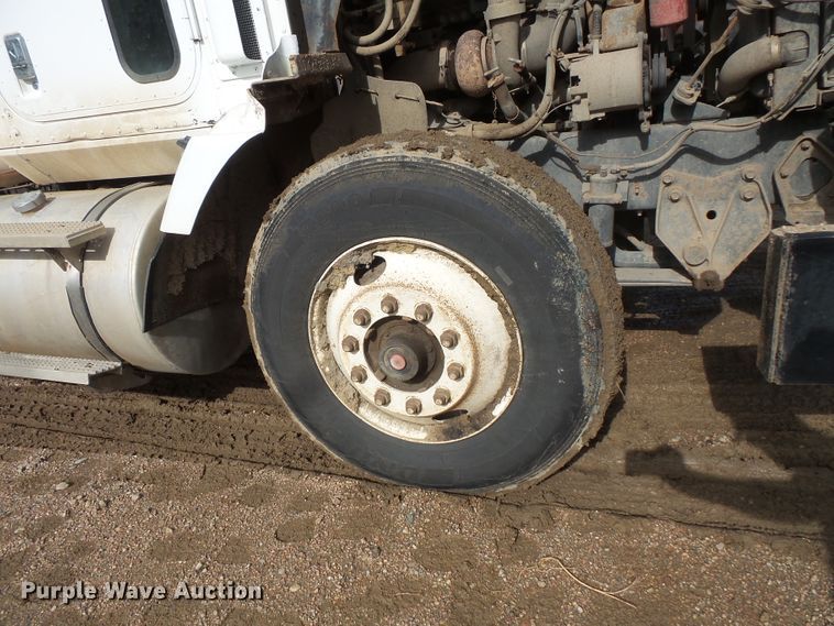 image for item FU9334 1995 International 9200 dump truck