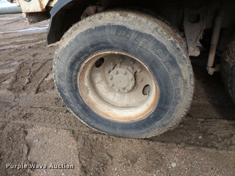 image for item FU9334 1995 International 9200 dump truck